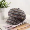 Sombrero octogonal de cuadros estilo retro japonés nuevo para mujer, versátil y moderno para primavera y otoño, sombrero de artista ligero y que adelgaza el rostro