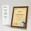 Tarjeta de autorización de madera maciza de fibra de carbono hecha medalla de madera de alta calidad placa de honor de distribuidor recuerdo para colgar en la pared