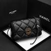 Bolso acolchado de mujer moderno y elegante, estilo coreano 2026 Verano, Bolso cuadrado pequeño con hebilla simple de flor de ciruelo, Bolso de cadena para un solo hombro y cruzado, de moda