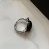 Anillo Abierto de Cálculos Biliares Negros Europeo y Americano para Mujer Lujoso Accesible Elegante Diseño de Nicho Anillo Elegante Retro para Dedo Índice Pulsera