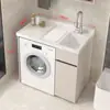 Gabinete de lavandería para balcón de aluminio tipo panal con lavadora integrada, incluyendo una tabla de lavar y un fregadero de piedra de cuarzo artificial con una barrera de agua