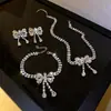 Moda Europea y Americana Personalidad Exagerada Diamante Lazo Collar Aretes Pulsera Set Personalidad Cadena de Cuello Adornos de Cuello de Diamante Completo para Mujer