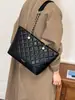 Nova Moda Verão 2026 Bolsa Matelassê de Grande Capacidade para Mulheres, Bolsa de Ombro Estilo Executivo, Bolsa Tote de Mão para Mulheres