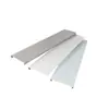 Paneles de aluminio entrelazados en forma de tira, techo de aluminio con veta de madera en tiras largas para atrios de centros comerciales, materiales de techo comercial para interiores suministrados directamente de fábrica