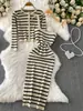 Conjunto de Duas Peças para Mulheres: Cardigan Curto Tricotado com Botões e Listras Estilo Chanel em Estoque e Vestido Camisola Estilo Pure Desire