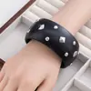 Pulsera de Madera con Remache en Forma de Diamante de Moda Estilo Étnico, Moderna y Versátil, Pulsera Simple y Elegante con un Toque de Lujo Ligero y de Alta Gama