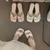 Sandalias de Tacón Alto Elegantes Color Champaña Chu Yuji para Mujer, Verano 2026, Adecuadas para Usar con Faldas en Vacaciones, Cuña con Tira para el Dedo del Pie