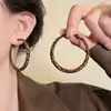 Pendientes de moda, de alta gama, modernos y elegantes con forma de C, diseño geométrico y acabado aterciopelado, perfectos para un viaje al estilo de Hong Kong y versátiles para cualquier atuendo.
