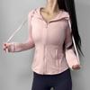 Ropa de Yoga de Alta Calidad con Tejido Cepillado, Cuello Alto, Mangas Largas y Cintura Ajustada, Combinada con una Chaqueta Deportiva para Correr de Ajuste Delgado y Amigable con la Piel