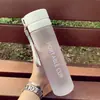 Copo de Água Copo de Plástico Garrafa de Água Esportiva Tampa Dupla Fosca Alto Valor de Cor Copo de Água de Grande Capacidade para Homens e Mulheres Estudante Resistente a Quedas Portátil