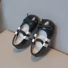 Novos Sapatos Leves de Princesa com Elástico para Meninas Coreanas com Laço de Cor Contrastante em Prata, Sapatilhas de Performance da Moda