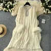 Vestido Plissado Curto Solto de Manga Longa com Gola Redonda, Costura de Penas Vazadas com Diamantes, Estilo Europeu e Americano, Outono 2024