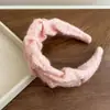 Faixa de Cabelo Plissada de Pelúcia Outono e Inverno para Mulheres 2025 Novo Grampo de Cabelo para Mulheres Coque Larga Versátil Faixa de Cabelo para Passeio Acessório de Cabeça para Mulheres