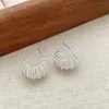Pendientes geométricos de aro C con textura de hilo metálico de alta gama europeos y americanos, aguja de plata S925, pendientes de metal exquisitos, delicados y pequeños