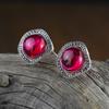 Personalidad Joyería de Plata S925 Plateada Exagerados Elegantes Brazaletes para Orejas de Plata Tailandesa Corindón Rojo Pendientes de Moda Nicho Versátiles