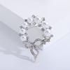 Broche de laço de alta qualidade estilo coreano cravejado de diamantes liga de moda Coroa de pérolas pino acessório de vestuário de temperamento atacado