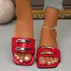 Sandalias planas de metal de hebilla grande transfronterizas para mujer, nuevas de comercio exterior, punta cuadrada, casual, hebilla cuadrada, sandalias de playa wish
