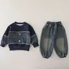 Conjunto de outono para meninos, novo e estiloso 2026 para bebês e crianças pequenas, conjunto de duas peças com moletom jeans patchwork primavera/outono