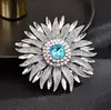 Broche de Flor Colorida Azul, Broche de Girassol de Cristal Europeu e Americano Feminino de Alta Qualidade, Acessórios de Corsage de Design de Alta Qualidade de Luxo Acessível