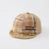 Boné de beisebol infantil patchwork xadrez retrô, boné de beisebol outono e inverno, logo de estrelas, chapéu casual quente para bebês e crianças pequenas