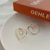 Brincos Ear Cuff Geométricos Novos para Outono e Inverno Sem Piercing Clipe de Concha Estilo Frio Simples Brincos Versáteis para Mulheres