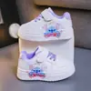 Tênis Feminino 2026 Primavera Novo Estilo Cartoon Fofo Sapatos para Crianças Pequenas Solado Macio Versátil Sapatos Brancos Infantis