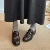 Mocasines de estilo británico con cierre de velcro de nuevo estilo, corte profundo, sin cordones, zapatos de cuero versátiles para mujer para el otoño y el trabajo