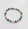 Pulsera de Moda de Trébol de Cuatro Hojas con Diamantes de Colores al por Mayor Pulsera de Cristal de Lujo Ligero Nueva Versátil Pulsera de Trébol de Cuatro Hojas Multicolor de Zirconia