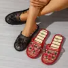 Comercio Electrónico Transfronterizo Verano 2026 Nuevas Pantuflas de Bordado para el Hogar Mocasines Medios Abiertos Pantuflas de Punta Cerrada Zapatos Planos Pantuflas Elegantes