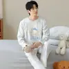 Algodón PuroHombres Manga Larga Otoño Nuevo Pijama Estampado de Dibujos Animados Cuello Redondo Corte Holgado Conjunto para Estar en Casa