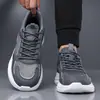 Zapatos de hombre transfronterizos 2026 verano nuevos versátiles modernos ligeros finos zapatos deportivos de malla transpirables para hombre casual zapatillas para correr