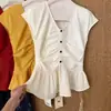 Design Novo de Verão Blusa Fina Plissada com Babados Decote V Mangas Morcego Top Justo com Botões