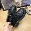 Zapatos de cuero para mujer de suela gruesa estilo británico 2026 nuevo resorte versátiles negros mocasines JK zapatos de plataforma tendencia ins