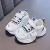 Zapatos para niños 2026 otoño nuevos zapatos deportivos para niños transpirables suela blanda velcro antideslizantes zapatos tipo papá para niños