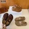 Sapatos femininos estilo Birkenstock, de couro genuíno, com sola grossa, que aumentam a altura, de bico dividido, coleção outono 2026, mocassins slip-on versáteis