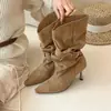Botas de tacón de aguja de punta fina de moda retro con tacón de bloque 2026 gamuza hebilla botas cortas adelgazantes otoño e invierno nuevas botas de moda