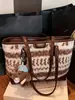 Bolsa Peluda para Mujer, Gran Capacidad, Nuevo Estilo Invierno 2025, Bolso de Mano Casual, Bolso Tote Peludo de Alto Valor para el Trabajo