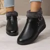 E-commerce Transfronteiriço 2026 Novo Estilo Botas de Couro Tamanho Grande com Lã e Espessamento Zíper Lateral Sapatos de Algodão Sapatos da Moda para Mãe Botas de Neve
