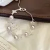 Pulsera Flor de Lis Perla Manta en Plata Blanca con Cristales Swarovski Completamente Diamantados, Accesorio de Mano Ajustable, Exquisita Pulsera de Cuentas Cielo Estrellado