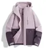 Chaqueta rosa para mujer, nuevo modelo de otoño 2026, tres en uno, súper elegante para personas petite, chaqueta de senderismo
