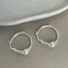 Pendientes de metal con círculo de perlas microincrustadas y plisado geométrico para mujer, nicho, únicos, de moda, tendencia, pendientes de alta gama