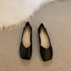 Zapatos Retro Cuadrados de Moda para Abuela Mujer Suela Plana 2026 Otoño Invierno Nuevos Mocasines Estilo Hada Cuero Suave Boca Baja Zapatos Individuales