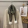 Cachecol de Tricô Grande Estilo Natalino de Inverno para Estudantes Femininas, Xale Listrado Fofo com Pompons Removíveis, Aquecedor de Pescoço de Lã para Roupa Externa