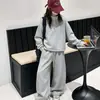 Conjunto de primavera y otoño para niñas 2026 nuevo conjunto deportivo de dos piezas moderno estilo coreano con sudadera y pantalones de pierna ancha para niñas mayores
