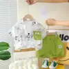 Traje de Verano de Tres Piezas para Niños 2025 Camisa de Solapa Manchada Shorts Traje Nuevo de Manga Corta a la Moda para Niños