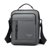 Bolsa Tiracolo Masculina de Nylon Repelente à Água Moda Simples Casual Resistente ao Desgaste Esportes ao Ar Livre Mochila de Mão para Exterior