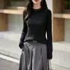 Suéter feminino de outono e inverno com mangas compridas e adornos de strass, feito de lã finamente fiada, gola redonda, estilo simples e suave, versátil como camada base