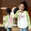 Camiseta Base para Niñas Estilo Coreano Nueva de Primavera y Otoño con Dobladillo Curvo, Camiseta de Manga Larga Color Bloque para Niños Mayores, Top de Moda Ajustado