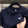 Especialmente Projetado para Camisetas Masculinas, Moda de Alto Padrão Verão 2026 Abelha Bordada Simples Versátil Cor Sólida Manga Curta Roupas Masculinas