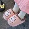Chinelos infantis de algodão capivara, chinelos de pelúcia antiderrapantes para ambientes internos de outono e inverno, sapatos fechados de algodão quentinhos e aconchegantes para meninos e meninas